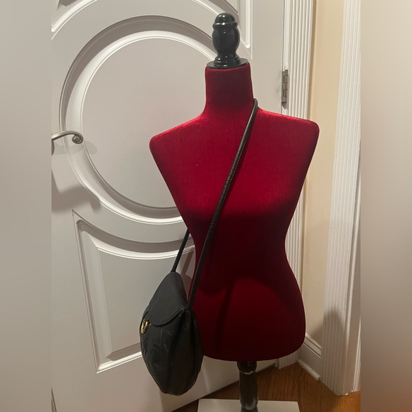 Vintage Loewe Black Leather Shoulder Bag with Embossed Anagram & Gold Ring - Picture 14 of 14